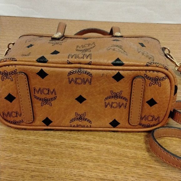 MCM Mini Anya Top Zipper Shopper Tote - Picture 4 of 8